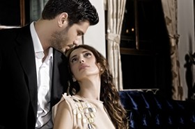 Lale Devri 'nin güzel oyuncusu Emina Sandal diziden ayrıldı lale devri emina sandal diziden ayrildi