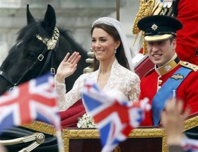 Kraliyet düğünü bitti, gelinlik hala konuşuluyor kraliyet dugunu gelinlik