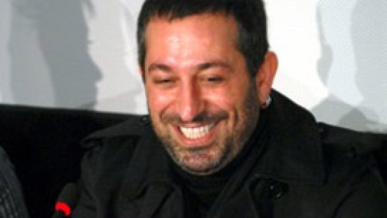 Cem Yılmaz öldü haberi nereden çıktı ? cem yilmaz oldu haberi