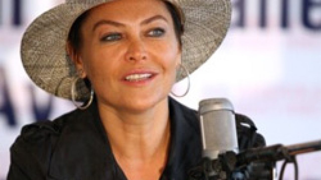 Hülya Avşar 'ı çok kızdırdılar hulya avsar ayse ozyimazel