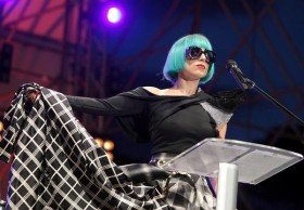 Lady Gaga eşcinseller için Roma 'da lady gaga roma