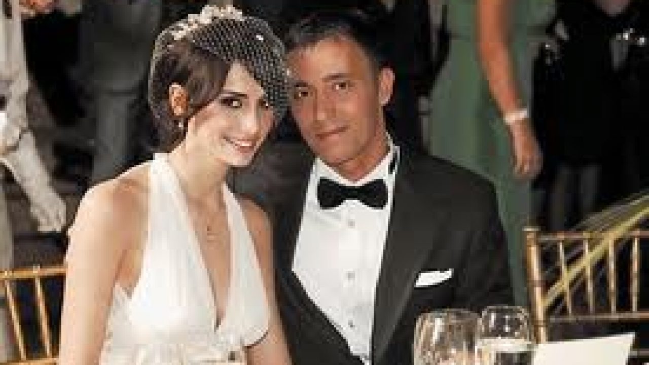 Emina Sandal 1 numaraya yükseldi emina sandal yeni single