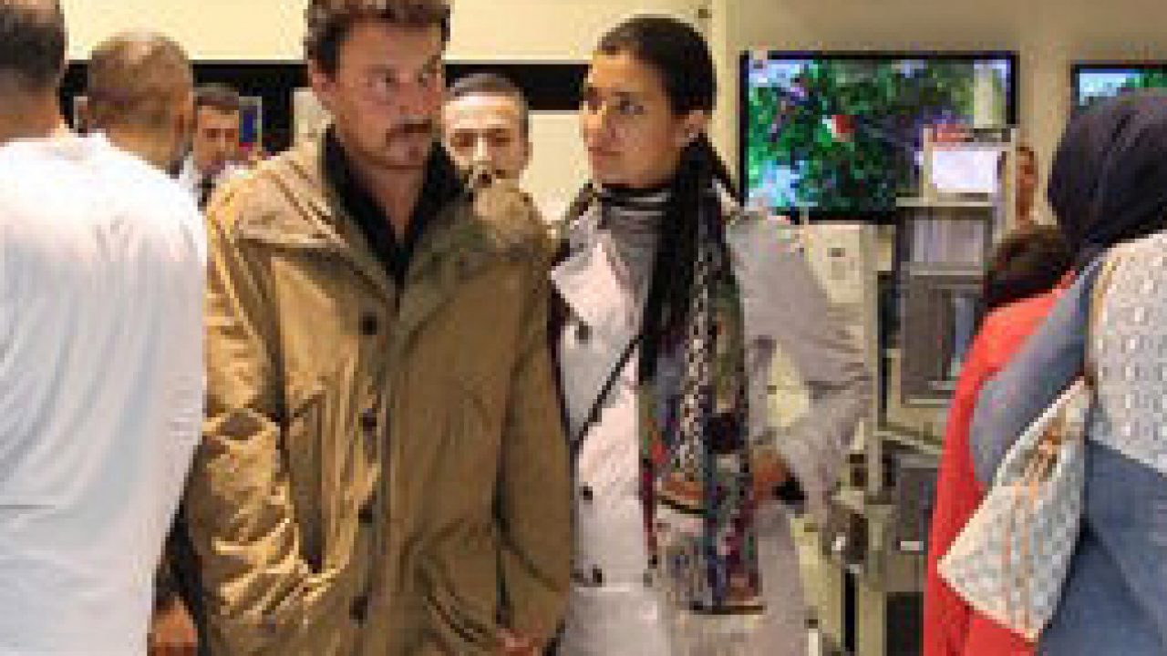 Hamile Tuba Büyüküstün eşi ile alışverişte tuba buyukustun hamile esi