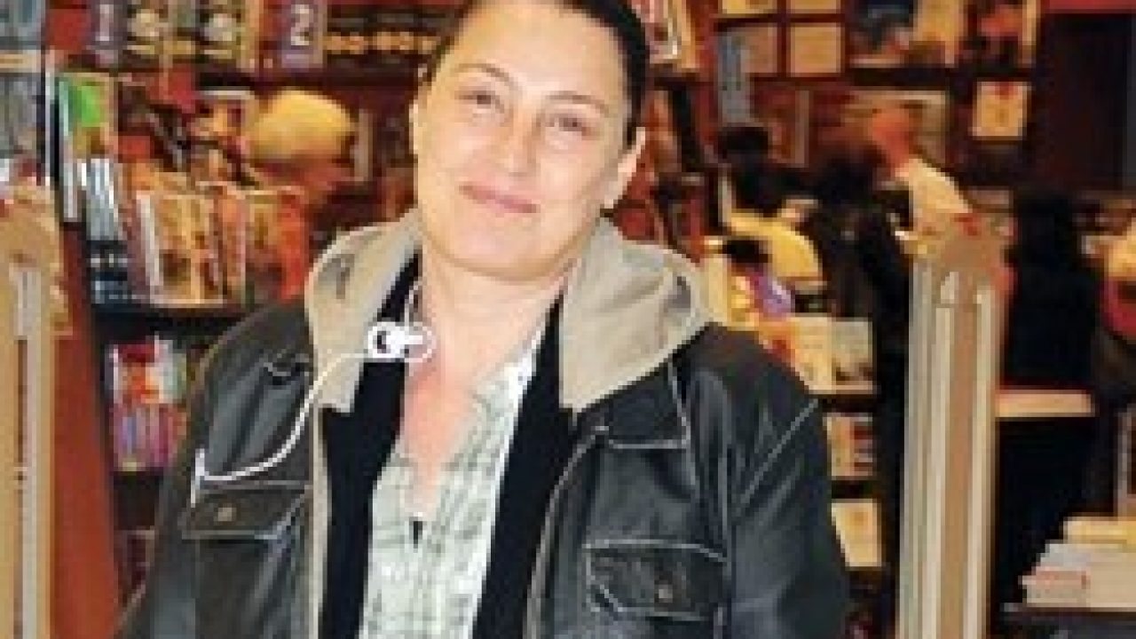 Vahide Gördüm biraz daha dinlenecek vahide gordum dinlenecek