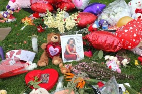 Hayranları Whitney Houston'la vedalaştı whitney houston cenazesi