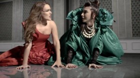 Demet Akalın ve Hande Yener'den eglenceli çekim Hande Yener ve Demet Akalinjpeg