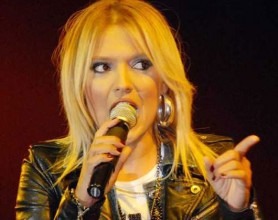 Demet Akalın'ın üç saatlik bebek sevinci demet akalin bebek sevinci