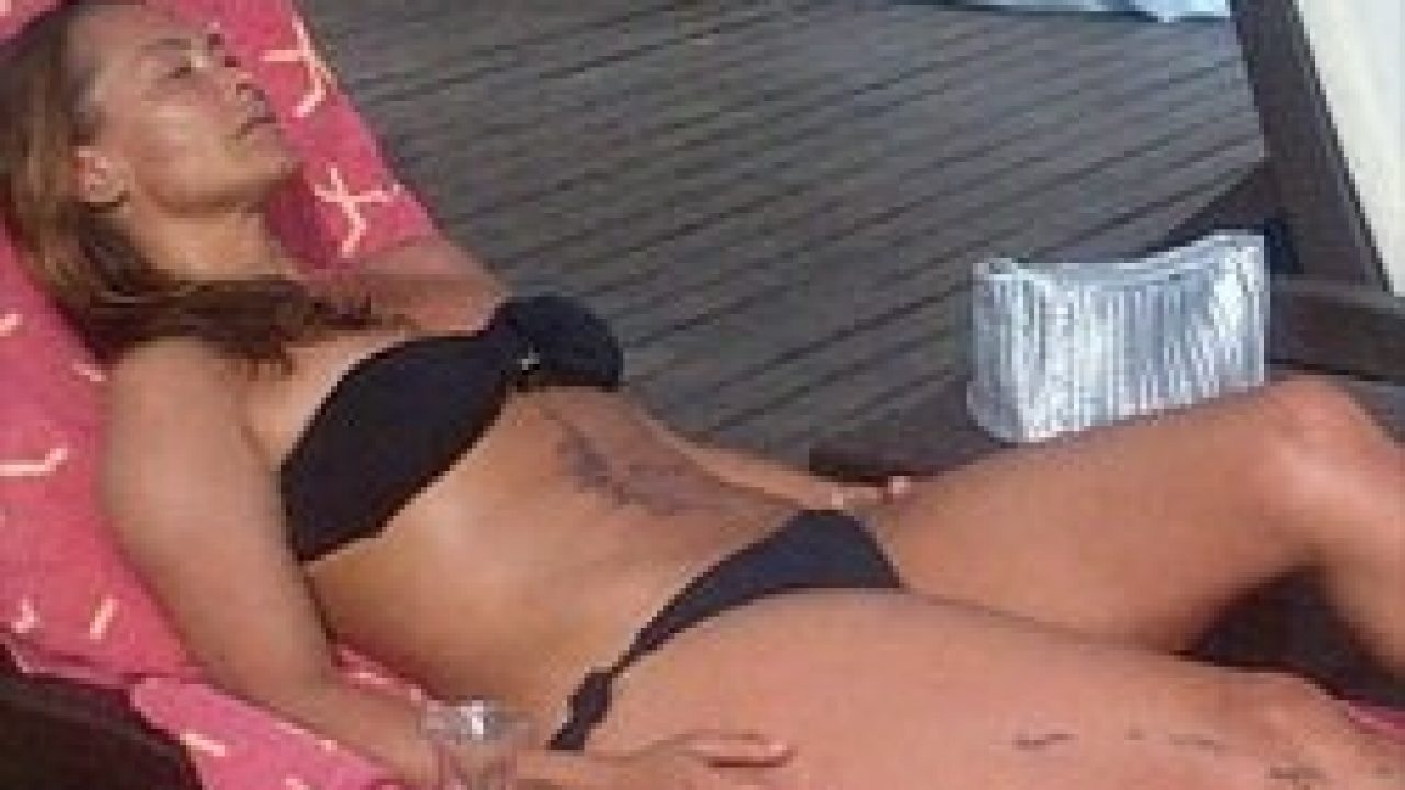 Hülya Avşar'dan bikinili poz hulya avsar bikinili