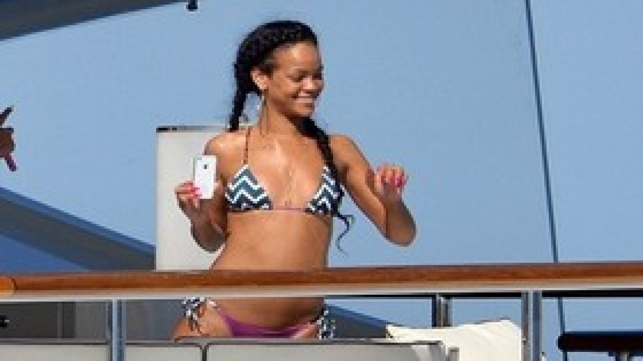 Rihanna Bikinili Görüntüleri