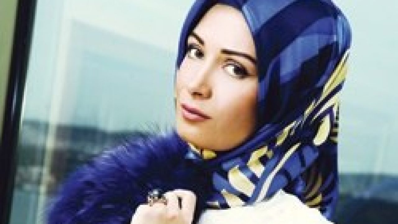 Irmak Atuk başörtüsü taktı 2 Irmak Atuk başörtüsü taktı