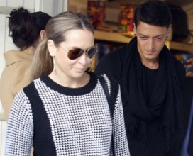 Mesut Özil'den sevgilisine destek 2 Mesut Özil'den sevgilisine destek