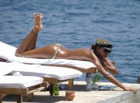 Eda Taşpınar güneş yağı markası çıkardı 2 Eda Taşpınar güneş yağı markası çıkardı