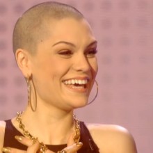 Jessie J şaçlarını kazıttı 2 Jessie J şaçlarını kazıttı