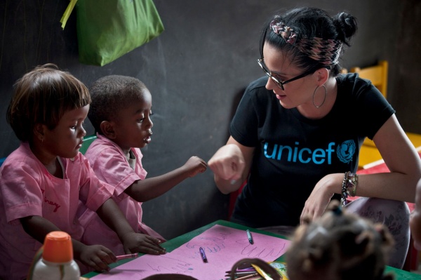 Katy Perry'den anlamlı ziyaret 5 Katy Perry'den anlamlı ziyaret