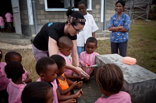 Katy Perry'den anlamlı ziyaret 4 Katy Perry'den anlamlı ziyaret