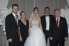 Kıvanç Tatlıtuğ’un ağabeyi evlendi 2 kivanc-tatlitug-agabeyi-evlendi