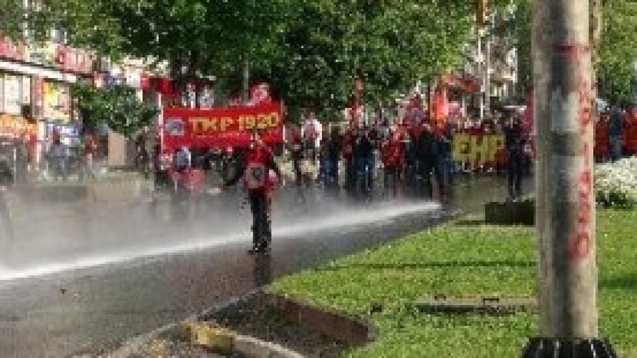 Ünlülerden 1 Mayıs tepkisi 2 Ünlülerden 1 Mayıs tepkisi