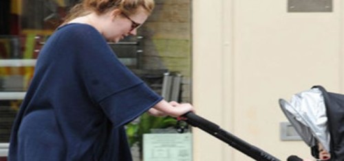 Oğlunu gezdirirken kameralara yakalandı 2 adele-bebek