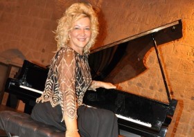 Dünyaca ünlü piyanist Gülsin Onay 'Gezi' için çalacak 2 Dünyaca ünlü piyanist Gülsin Onay 'Gezi' için çalacak