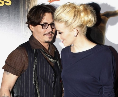 Johnny Depp sevgilisi ile özel adasında 2 Johnny Depp sevgilisi ile özel adasında