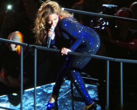 Beyonce sahnede tacize uğradı 2 beyonce-brezilya-konser