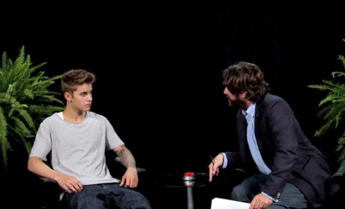 Justin Bieber'a kemerle saldırdı! 2 justin-bieber-kemer