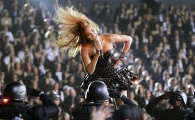 Beyonce konser esnasinda