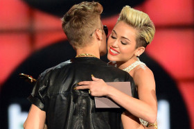 "Justin 12 yaşındaki çocuk gibi" 2 Justin-Bieber-Miley-Cyrus