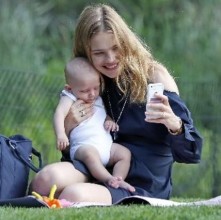 Natalia Vodianova oğluyla Central Park'ta 2 central park new york