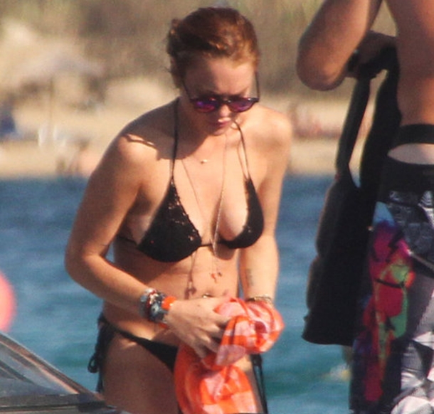 İbiza'dan sonra Mikonos! 3 lindsay lohan mikonos