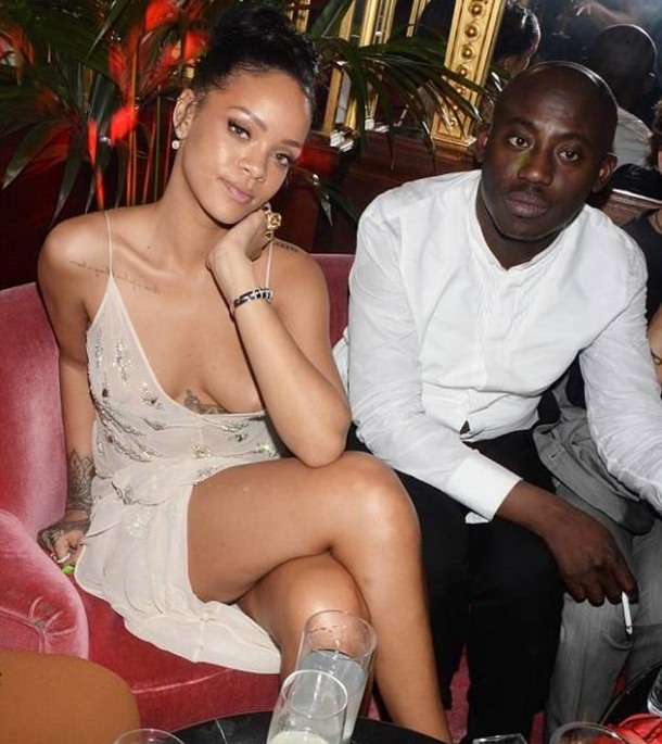 Rihanna dekoltesiyle zor anlar yaşadı 4 rihanna-kiyafet