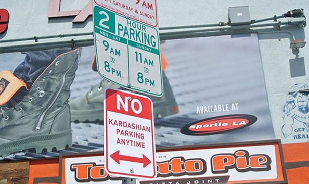 Kardashian'ların park etmesi yasaktır! 3 kim kardashian amerika tabela