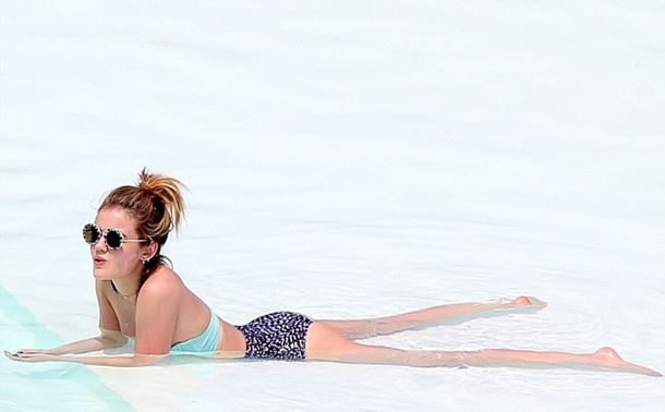 Lucy Hale Rio de Janeiro tatilinde! 3 Lucy Hale Rio de Janeiro tatili