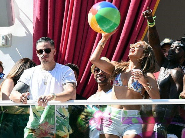 Jennifer Lopez katıldığı karnavalda doyasıya eğlendi 3 Jennifer Lopez