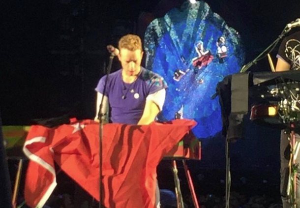 Coldplay Berlin konserinde Türk bayrağı açtı