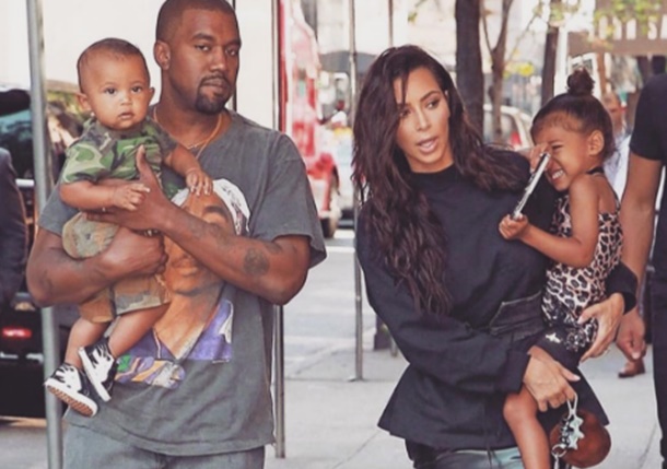 Kim Kardashian’ın rapçi eşi Kanye West’i Amerikan futbolcusu Marquette King ile aldattığı iddia edildi.