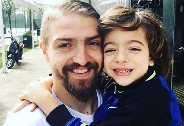 Caner Erkin Sert Konuştu 3 Caner Erkin ve Oğlu Çınar