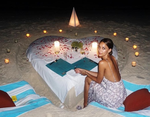 Ünlü Şarkıcının Sevgilisi Maldivler Tatilinde Yine Rahat Duramadı