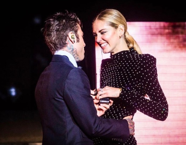 Ünlü İtalyan Modacıya Sahnede Evlenme Teklifi 3 Ünlü İtalyan Modacıya Sahnede Evlenme Teklifi