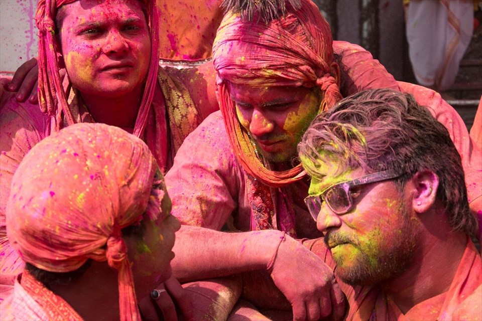 Hindistan Holi Festivali Renkli Görüntülere Sahne Oluyor 