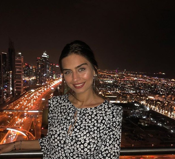 Amine Gülşe annesiyle Dubai turunda
