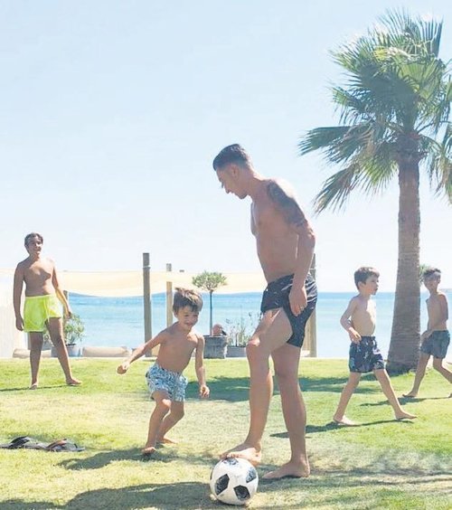 Önce Yunan Adaları sonra Çeşme 3 mesut ozil cesme
