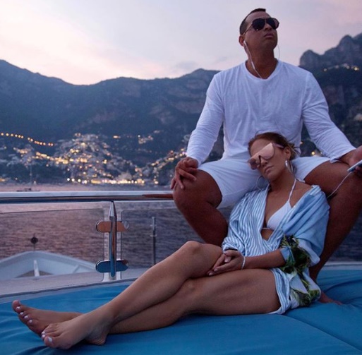 Jennifer Lopez tatiline sevgilisiyle birlikte Capri adasında devam ediyor 3 capri adasi gun batimi