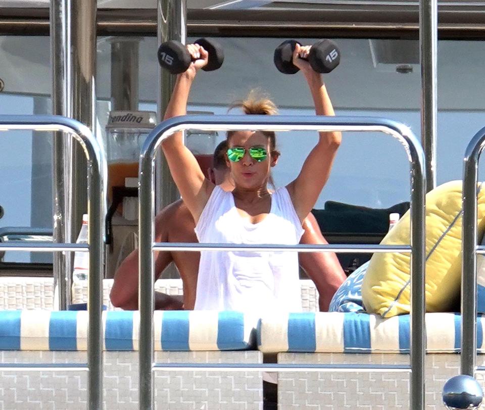 Jennifer Lopez tatiline sevgilisiyle birlikte Capri adasında devam ediyor 4 capri tatili spor