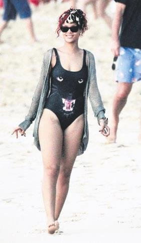 Sosyete Rihanna'nın izinde 4 rihanna mayosu