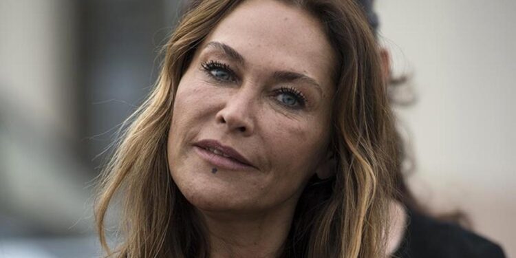 Hülya Avşar diyaliz merkezini tamamlatacak 1 Hülya Avşar