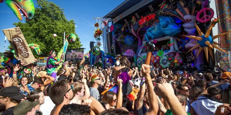 Avrupa’nın en büyük tekno partisi: Street Parade 1 Avrupa’nın en büyük tekno partisi: Street Parade