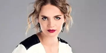 Tuğçe Kazaz Milano Moda Haftası'nda Dolce Gabbana ve Versus'u tanıttı 9 Tuğçe Kazaz Milano Moda Haftası'nda Dolce Gabbana ve Versus'u tanıttı.