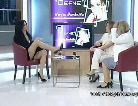 Defne Samyeli ekranlara öyle bir döndü ki... 1 Defne Samyeli ekranlara öyle bir döndü ki…