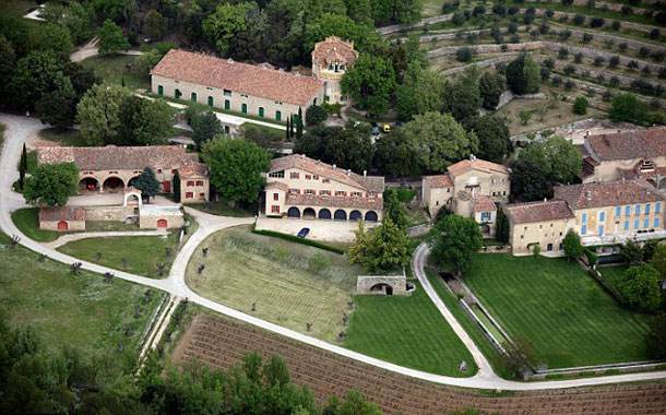 Brad Pitt-Angelina Jolie’ye muhteşem şato!